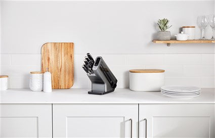 Taco de cuchillos con afilador incorporado