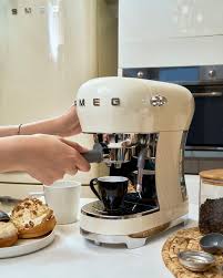 Cafetera Espresso Manual  Smeg 50's style - Jemaq